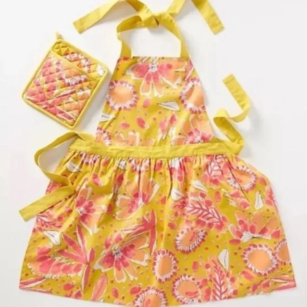 NEW Anthropologie Vera  Floral Plus Size Apron and Mitt